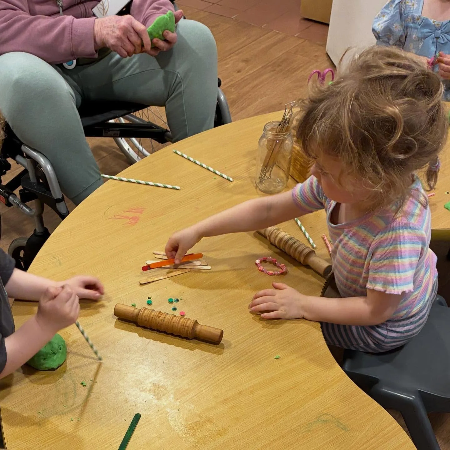 👵👦💛 Our Intergenerational Program

Our intergenerational program runs fortnightly, building meaningful relationships between our preschool children and the residents at the local aged care home.

Every fortnight we visit them, and the next fortnig