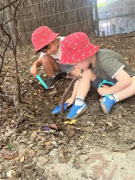 Celebrating Earth day! 🌳 🌍 
Preschool children searched for bugs in the garden, engaging in discussions about the importance of bugs and other living creatures in maintaining a healthy garden ecosystem. 
The children drew pictures of all things the
