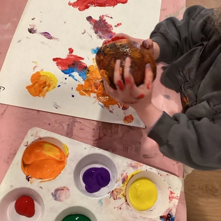 🍊🎨✨ Our toddlers are continuing their love for exploring fruit, colour, and creativity through hands-on art experiences!
&nbsp;
Using real fruit to stamp, roll, press, and print, the children discovered different textures, patterns, and shapes whil