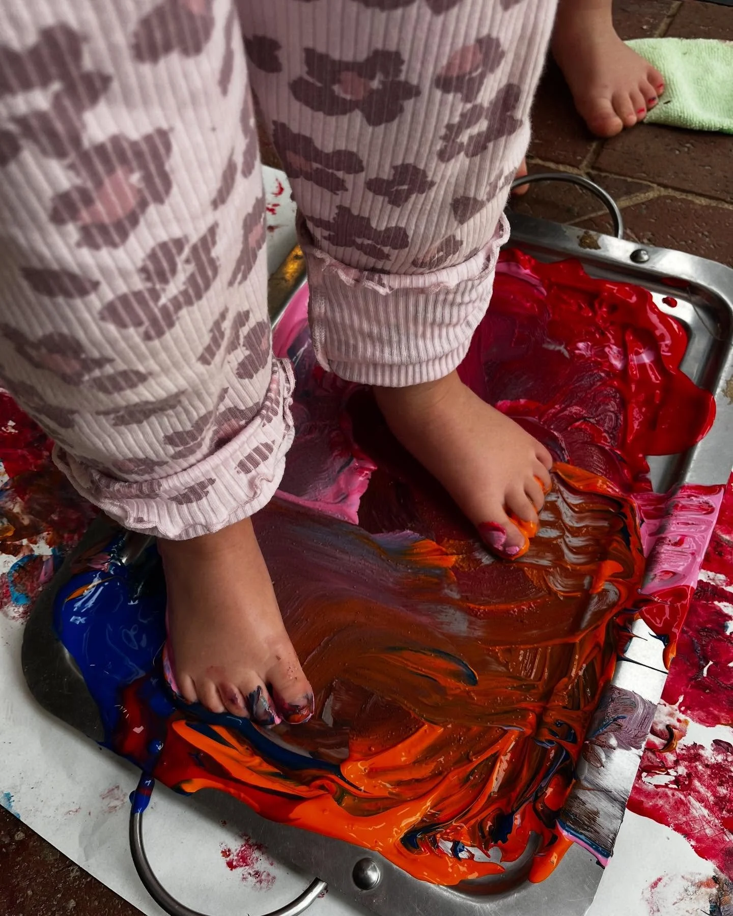 Little feet leaving their mark 👣 

Through a simple invitation of paint and paper, our toddlers explored movement and texture. With each step, they discovered the feeling of cool, squishy paint beneath their feet and observing the marks they could m