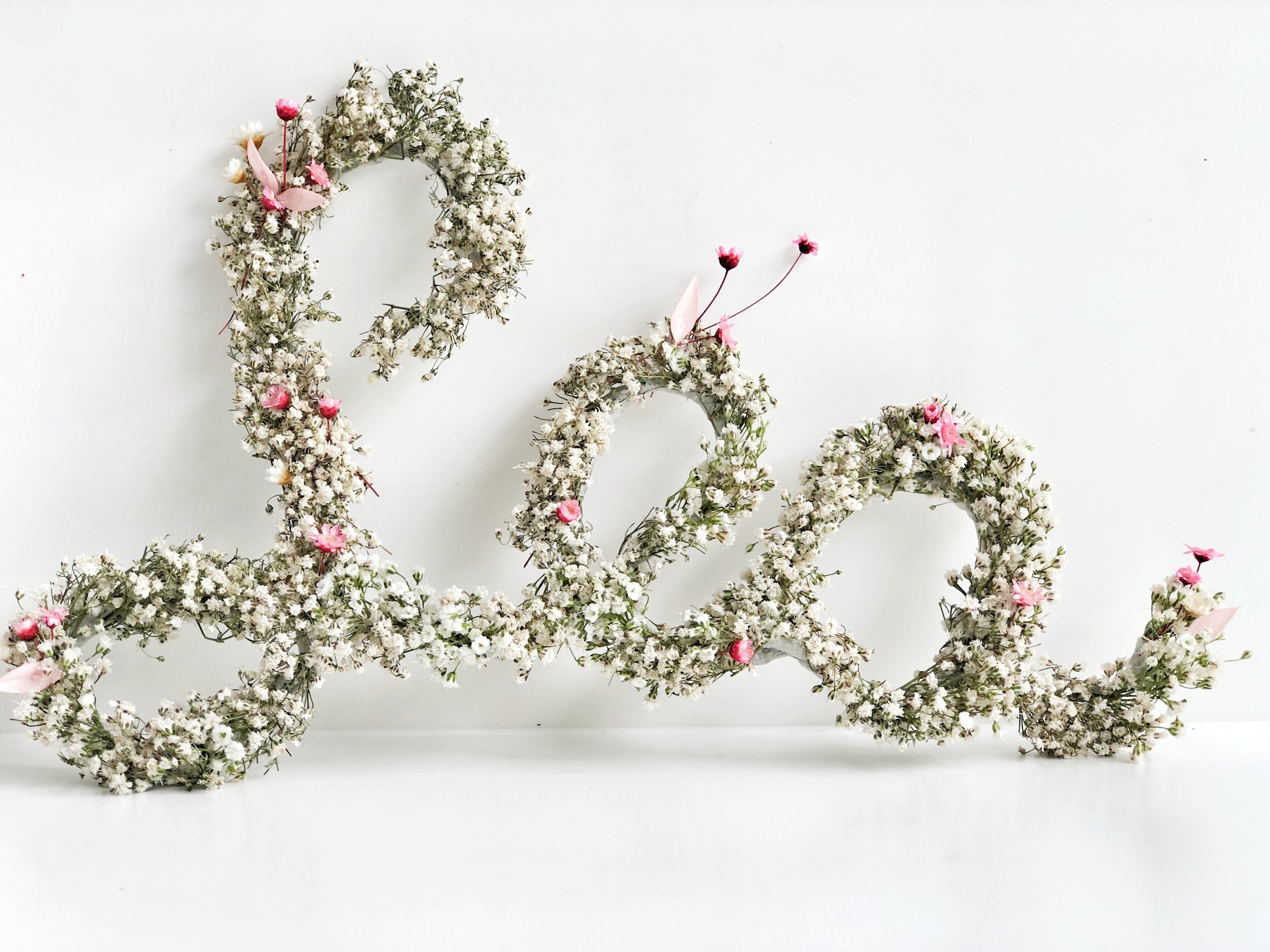 Lettres en fleurs séchées