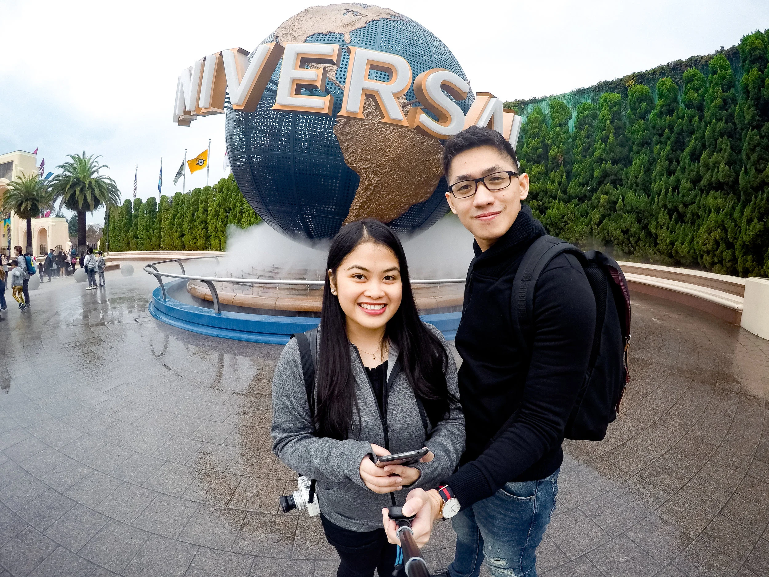 The obligatory photo with the Universal Studios globe!