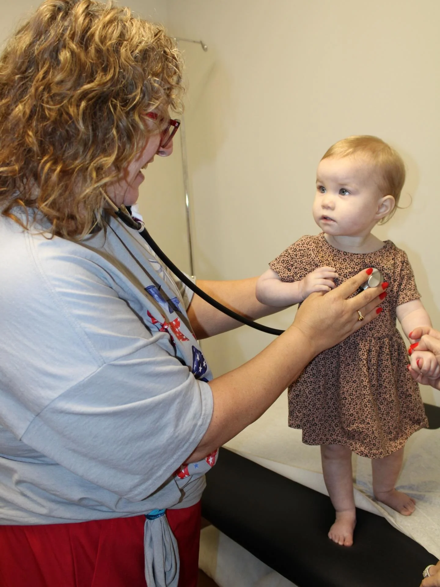 🎄👶 School&rsquo;s out and kids are home!
If a fever, earache, or cough pops up, our urgent care provides fast, compassionate care for the whole family this holiday season.