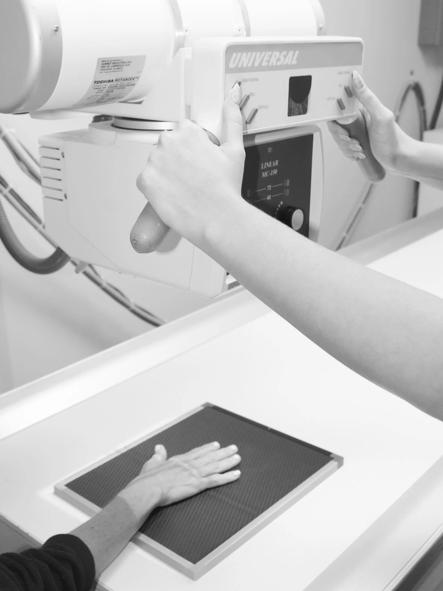 Icy conditions can lead to unexpected falls and injuries.
If you slip, fall, or think something just isn&rsquo;t right, come see us. We provide walk-in care with on-site X-ray services to help diagnose injuries and get you taken care of fast.

Bundle