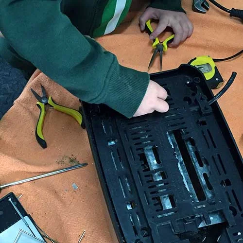 Dismantling-at-the-Tinkering-Table.jpg