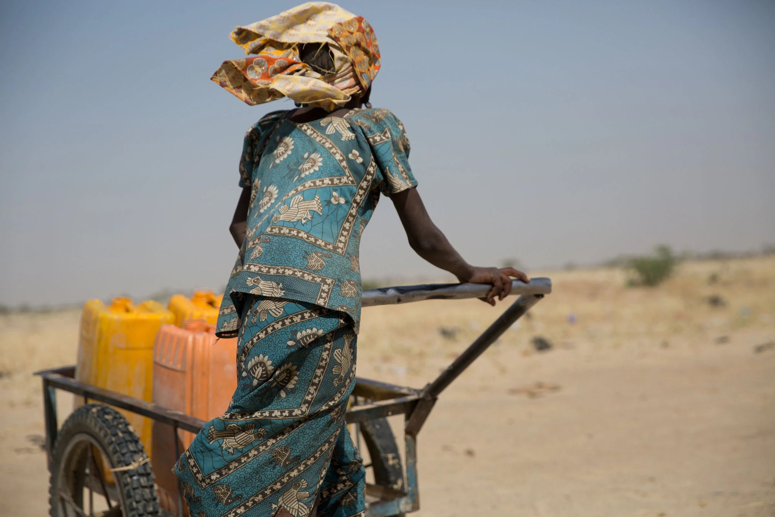 Niger, 2017: Water collection on “the road to nowhere".”