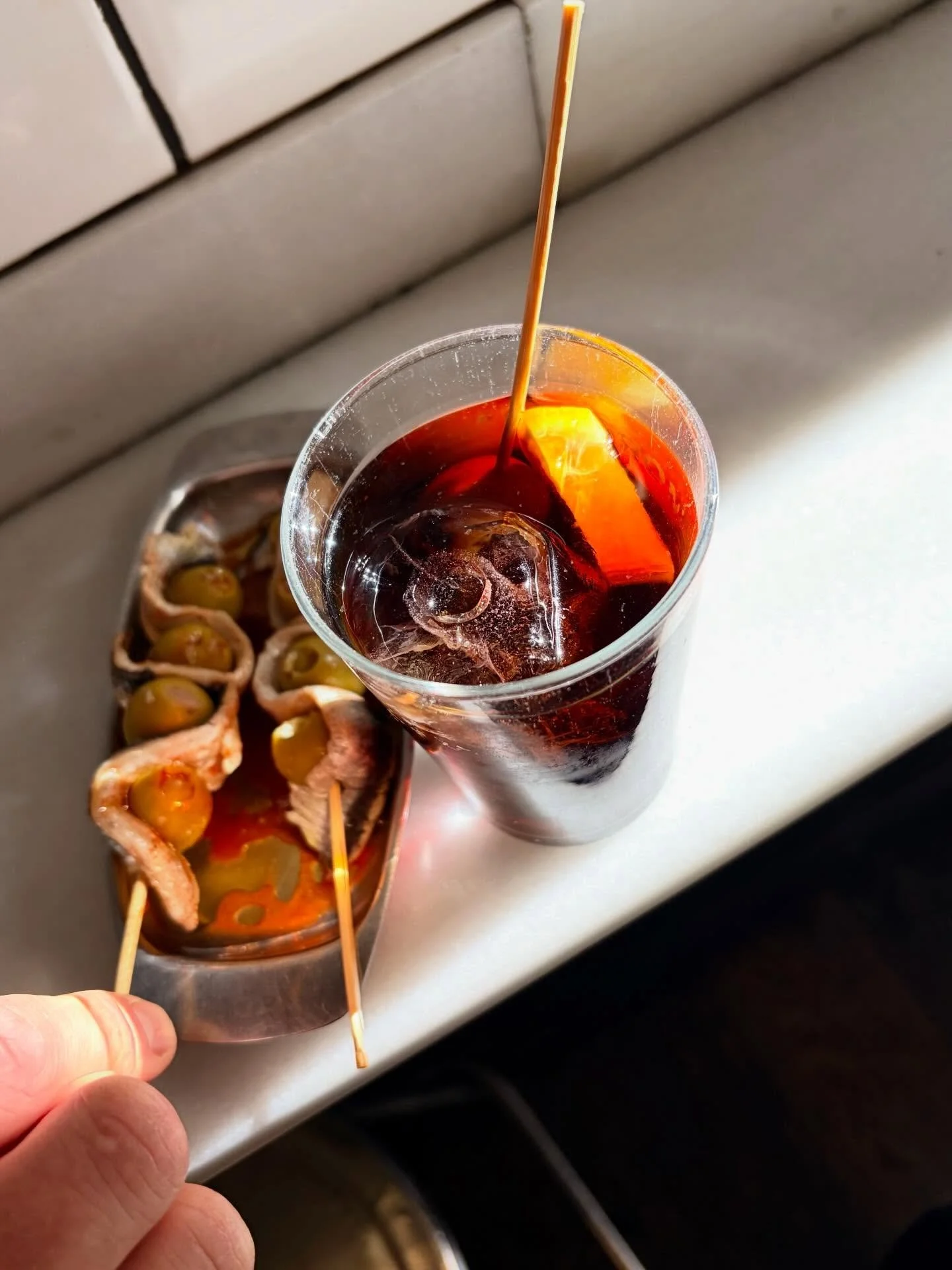 In Barcelona, some traditions are meant to be savored&hellip; like &ldquo;La Hora del Verm&uacute; 🍊✨
More than just a drink, la hora del vermut is a local ritual where people gather to enjoy good company, olives,gildas,sunshine, and Mediterranean f