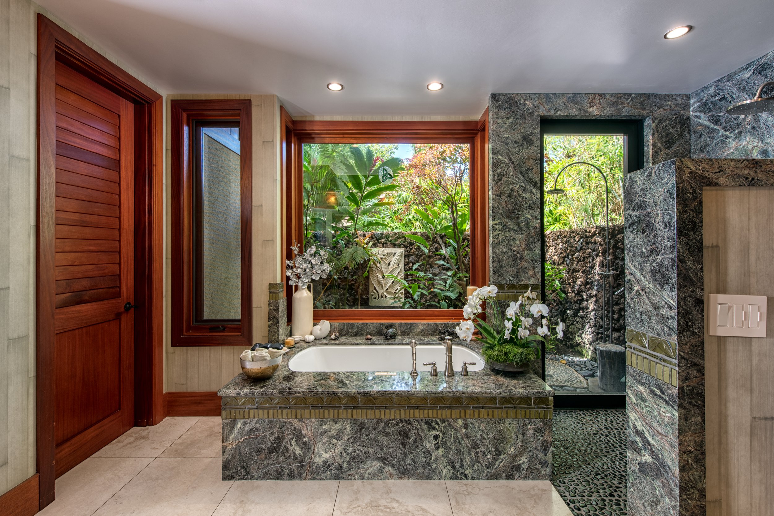  Primary Bathroom Jacuzzi Tub 