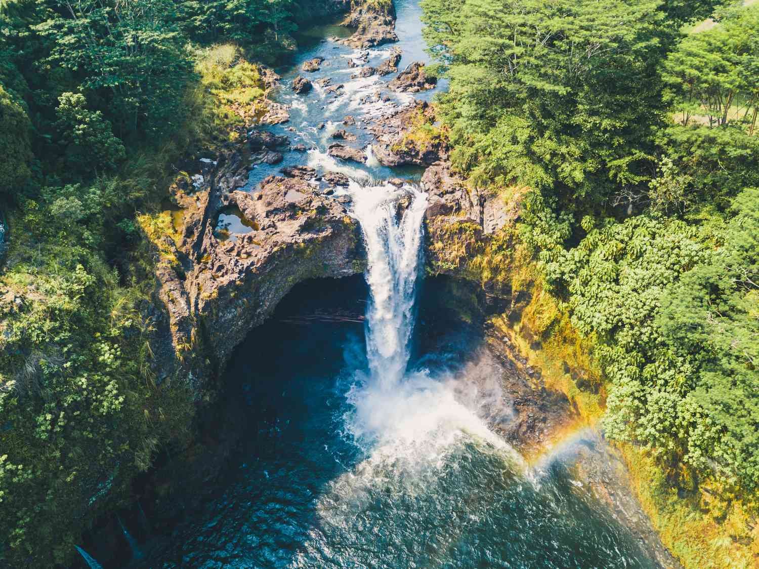 hawaiian-waterfalls-and-rainbows-1220595135-2144caba9b704822b1a6d2477be36448.jpg