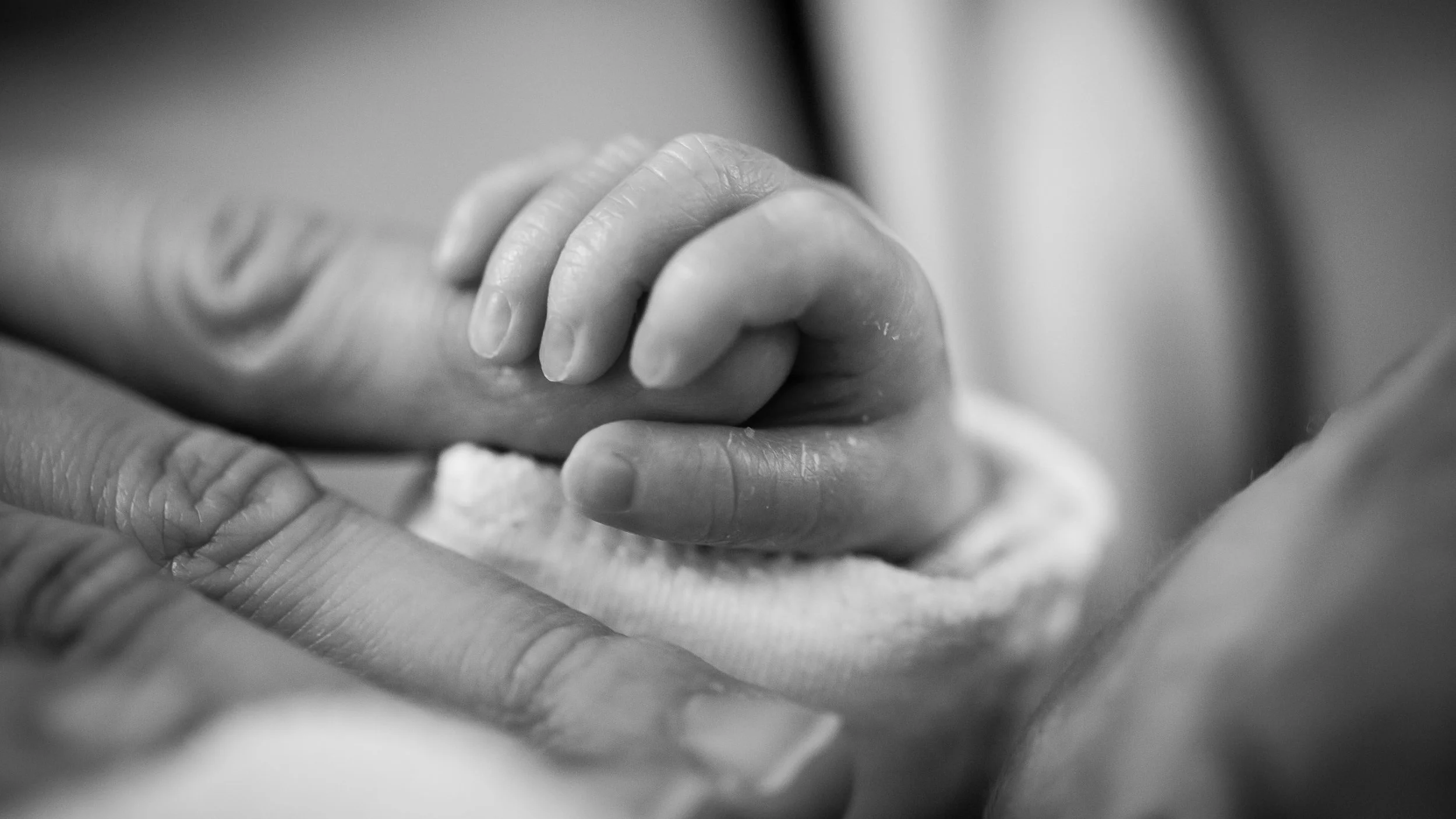 baby-birth-black-and-white-208189.jpg