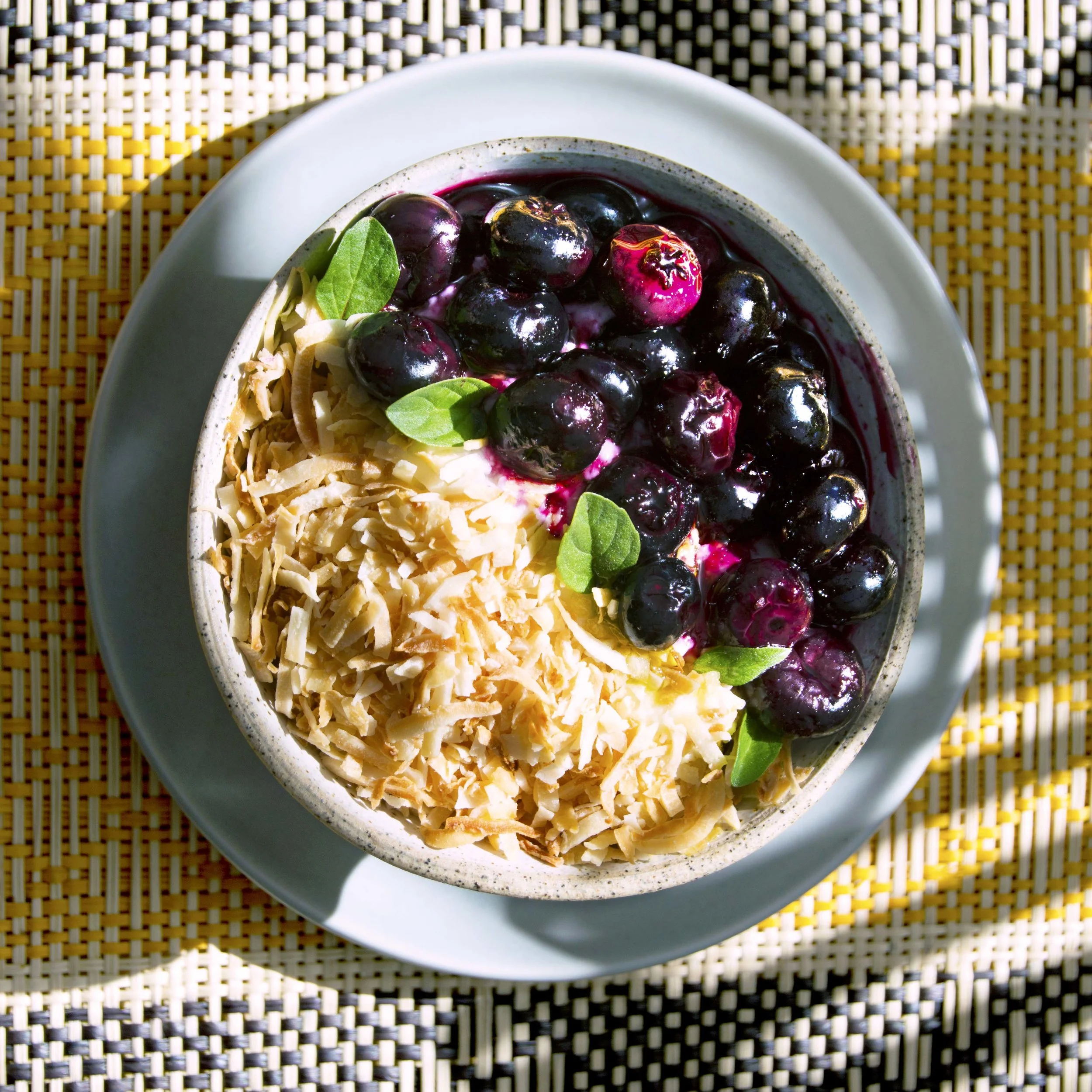 Coco Loco: Tres leches con coco y blueberries