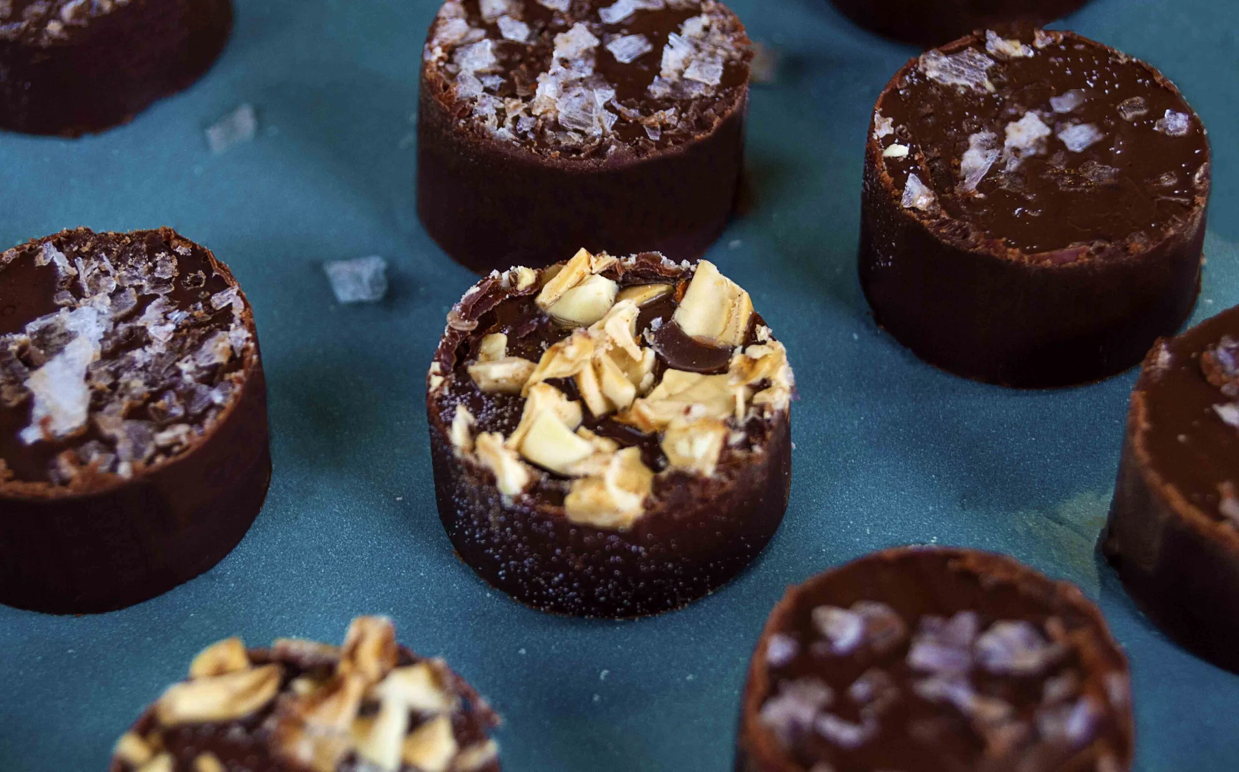 Trufas de chocolate negro con sal y macambo