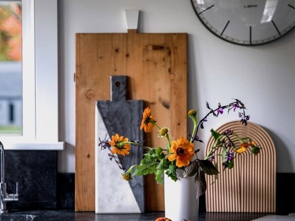 hudson-valley-kitchen-dunja-von-stoddard-detail-flowers-584x438.jpg