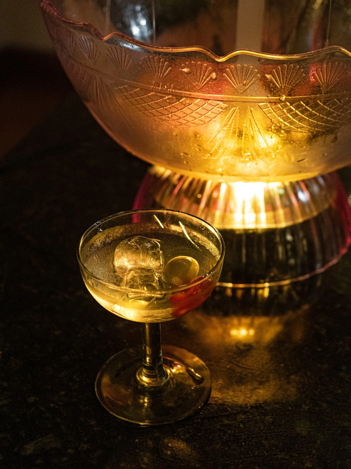 Pasando por aqu&iacute; para desearles un feliz a&ntilde;o nuevo con nuestra fuente de martini 🍸🫒🥒

Agradecidas con ustedes por este a&ntilde;o de viajes, de ferias y de un gran trabajo en equipo que ha dado luz a Paisajes comestibles, la segunda 