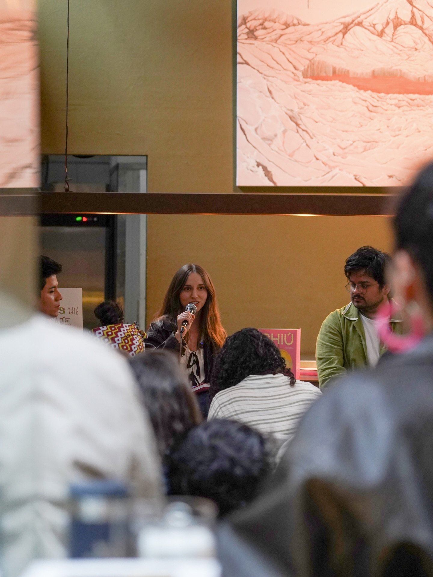 Escenas del lanzamiento de Chi&uacute; Vol.2: Paisajes comestibles 🍍⛰️💎

El 28 de marzo vivimos una tarde y noche de mucha emoci&oacute;n con la comunidad de Revista Chi&uacute; y Severo Editorial en @clara_restaurante. 

Oficialmente lanzamos la r