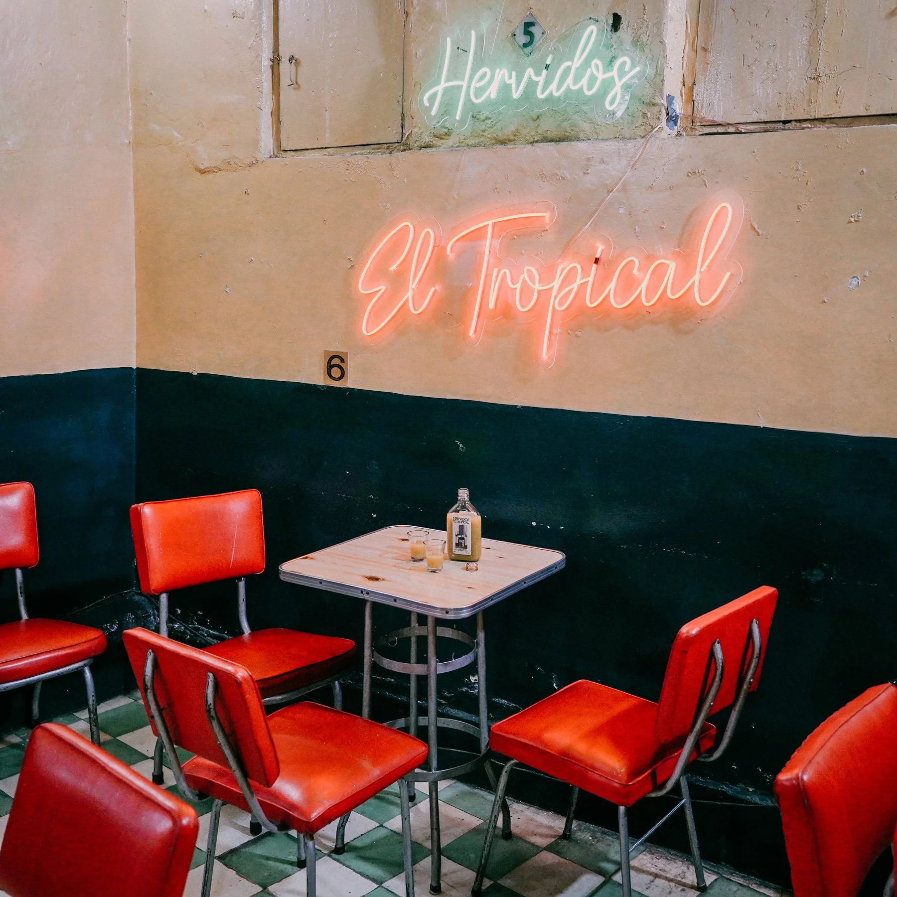 Hervidos Tropical: La última cantina
