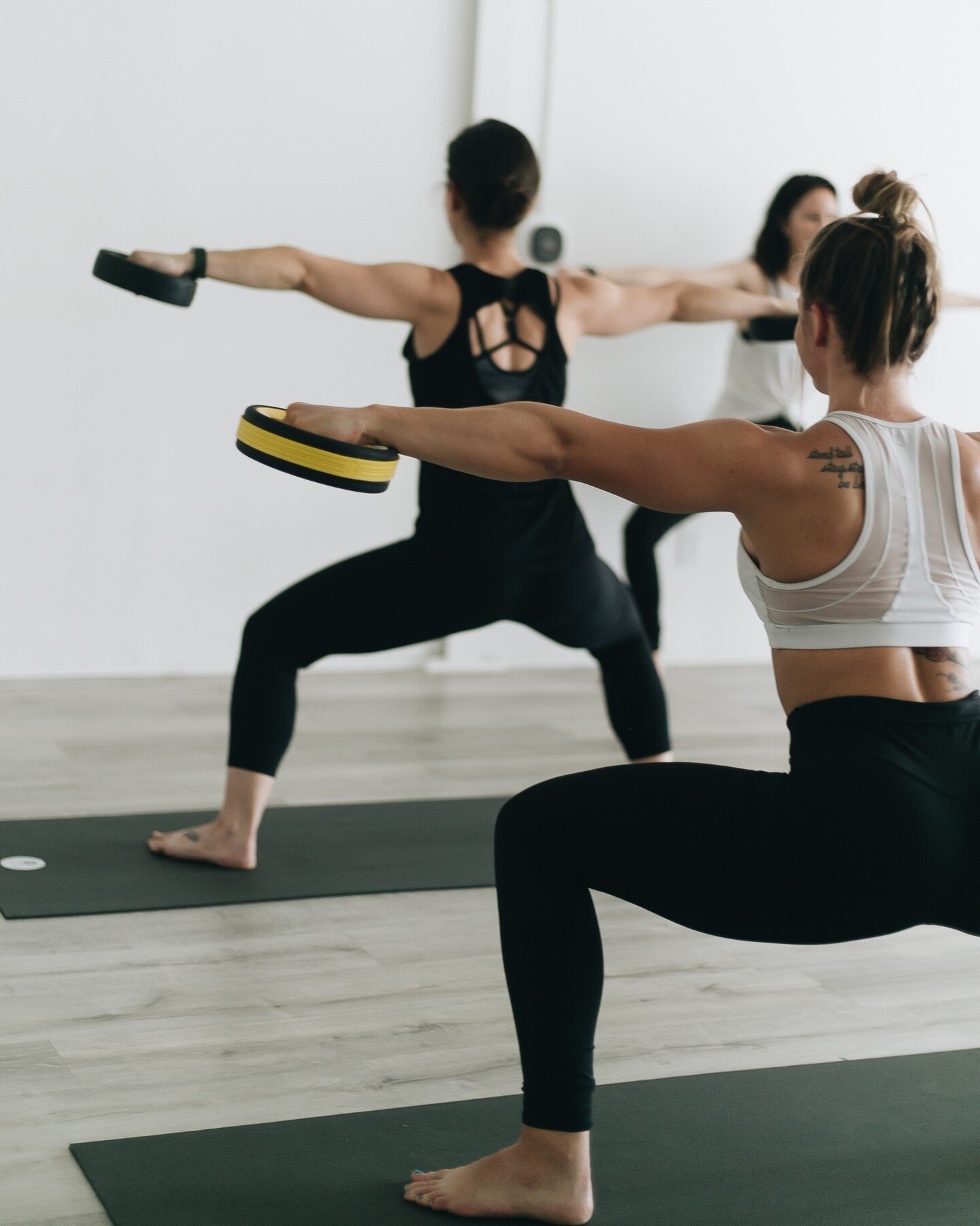Try Carrie&rsquo;s NuSculpt + Stretch on Sundays at 9 AM! The longer format allows for a bit more stretching to pair with the NuSculpt sequence! 💛

#yoga #sculpt #nashvillefitness #yogacommunity #selfcare #wellness #workout #yogastudio