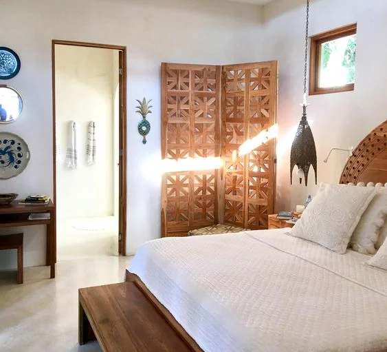   King Size Bed Custom Furnishings En Suite Bathroom w/ Open Sky Shower Oversized His &amp; Hers Closet A/C &amp; Ceiling Fan Private Safe Covered Patio Deck &amp; Furnishings Courtyard/Garden View Access Direct to Main House  