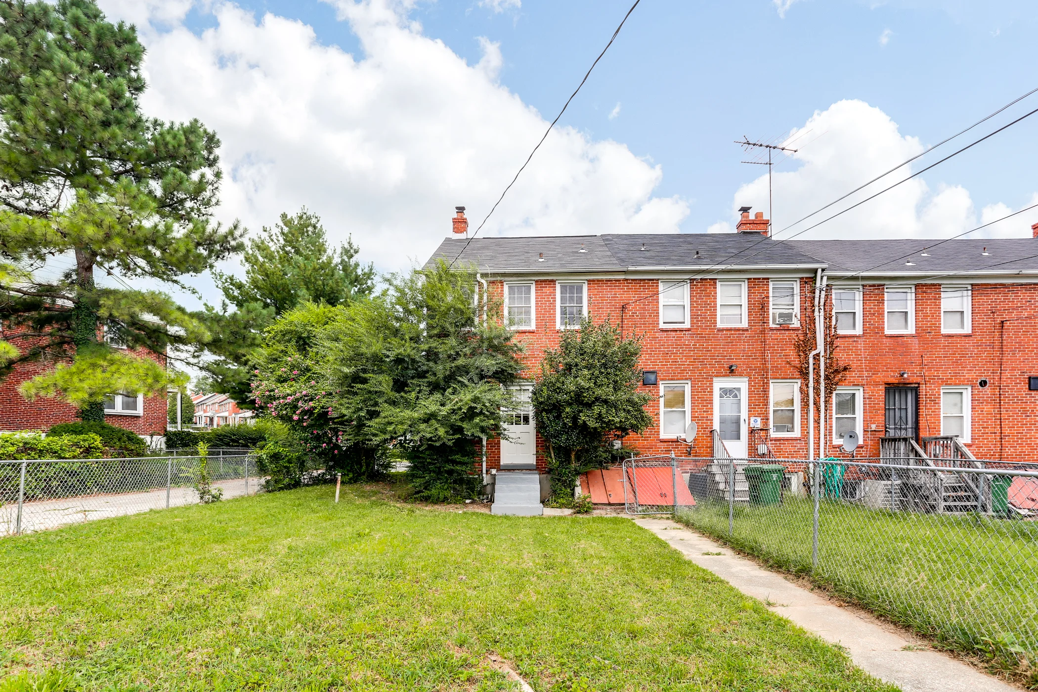 1059 Upnor Rd-5.jpg