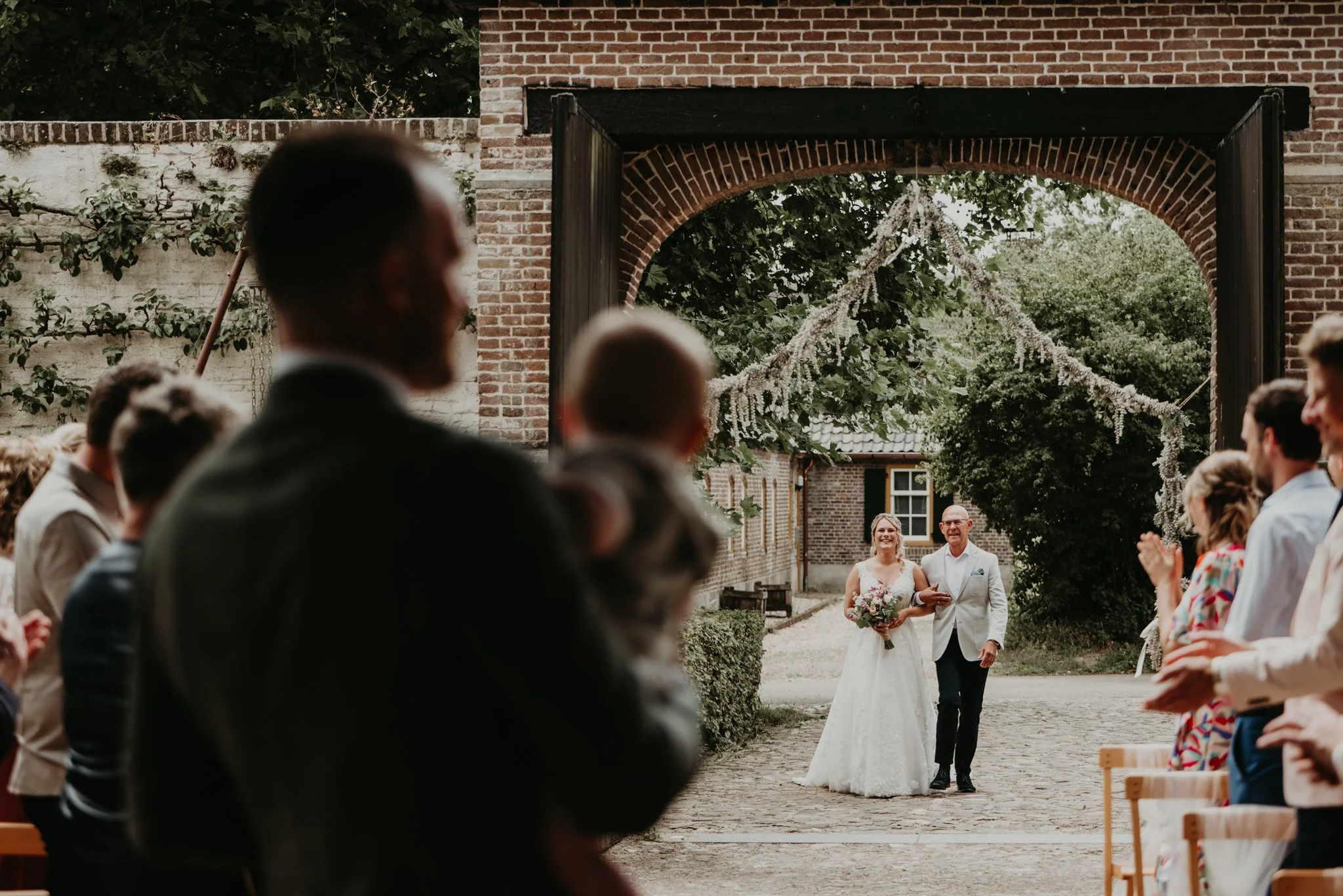 Binnenkomst ceremonie – Bruid bij Kasteel Tongelaar