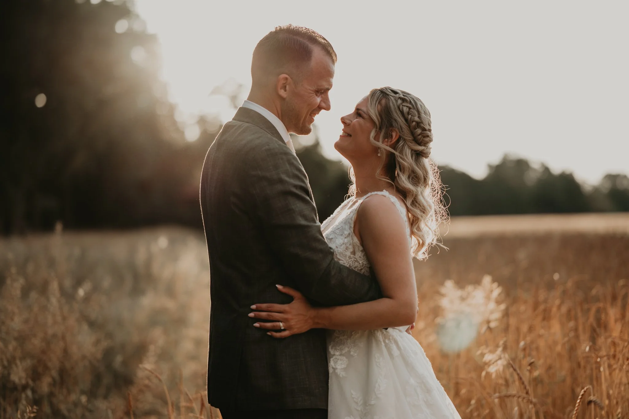 Golden hour fotoshoot bruidspaar – Kasteel Tongelaar