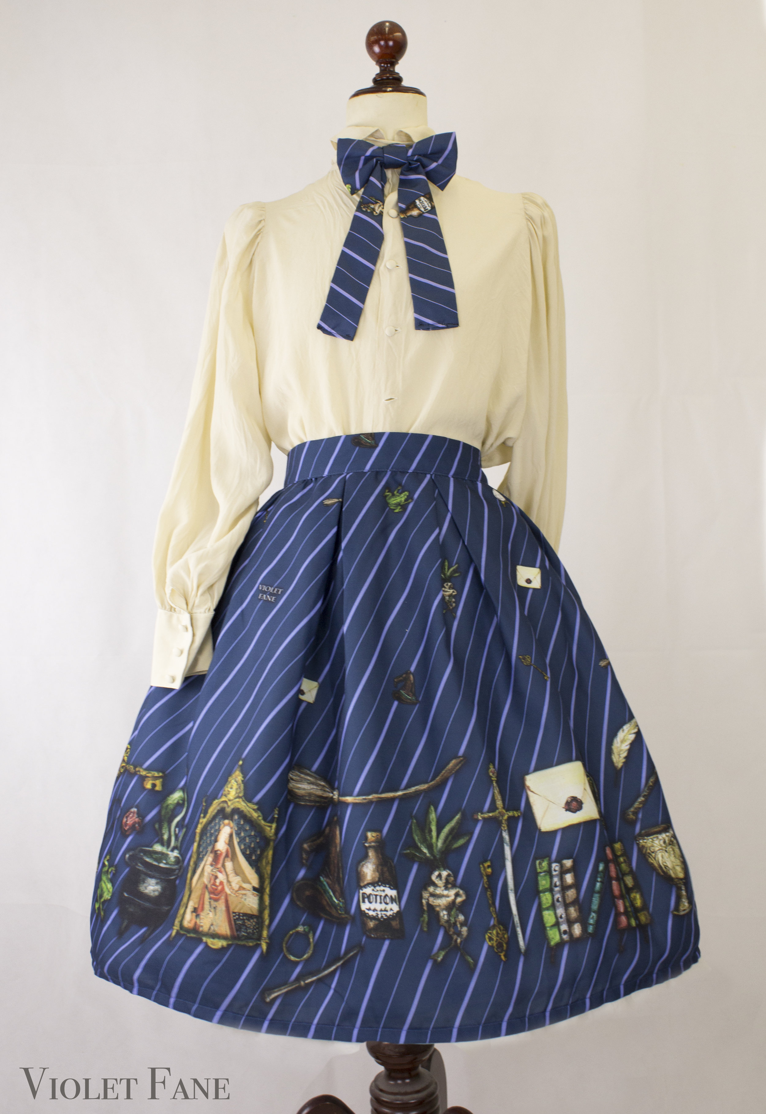 raven-skirt-02.jpg