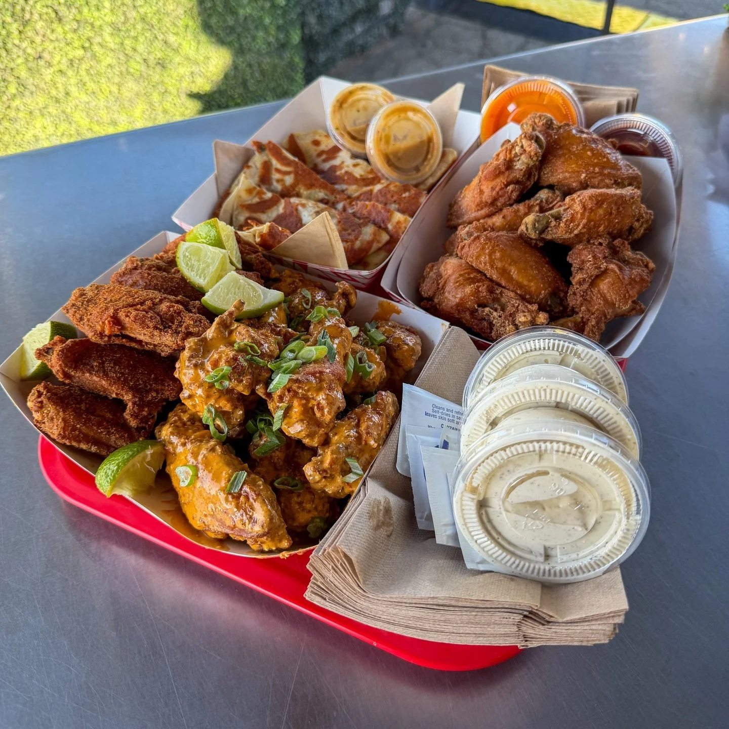 Looking to feed a group?!?

Sharable portions of our Famous Wings, Quesadillas and Loaded Tots will take care of your crew! Finish off with some Hot Churros and you&rsquo;ll be everyone&rsquo;s favorite!

🚐 @cg.mobilekitchen 

#sunday #weekend #fami