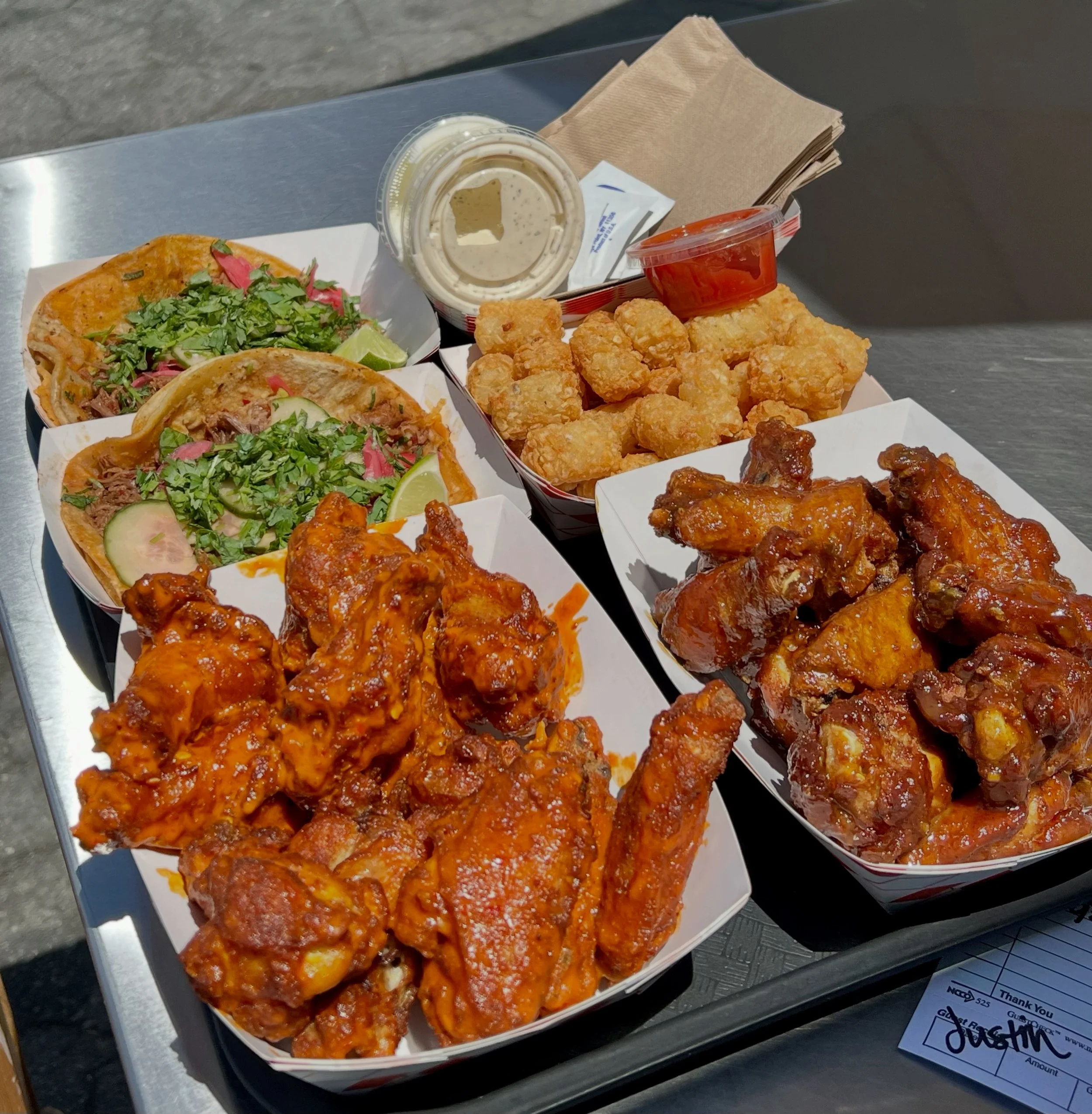 Happy National Wing Day! 🍗 

What is your favorite Common Ground Signature Wing Flavor?
Let us know below! 👇 

🍋&zwj;🟩 Chile Limon
🇯🇵 Ginger-Soy
🍊 Sweet Citrus
🤠 Smokey BBQ
🗽 Dirty Bleu
🎸 Nashville Hot
🇰🇷 Gochujang
🌶 Serrano Buffalo
🧄 G