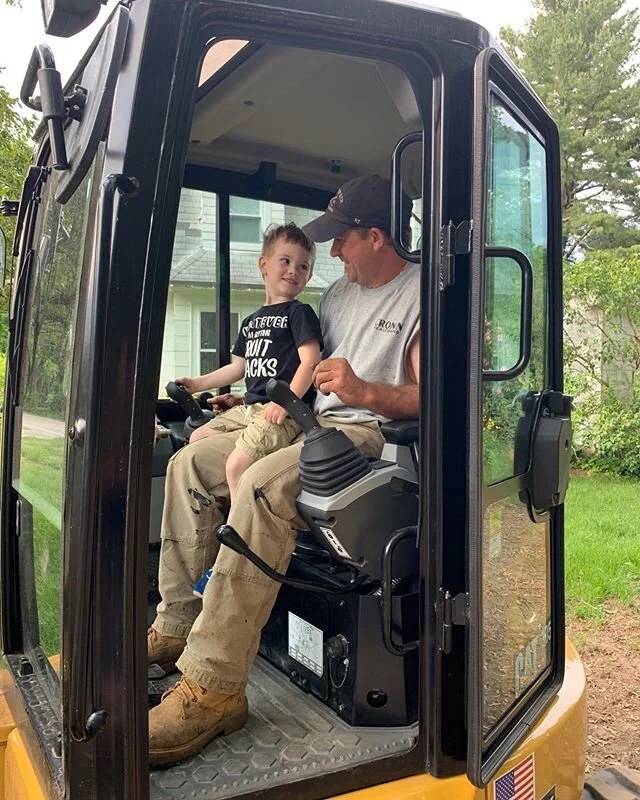 Bonding in an excavator. 💕 #mimilove