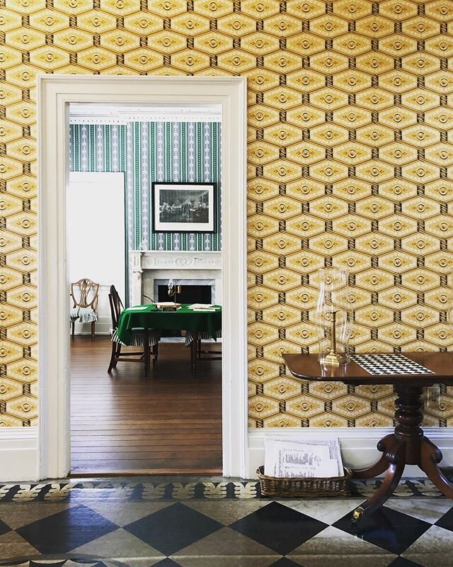 Another highlight from Savannah - the c. 1820 Isaiah Davenport house and its beautifully reproduced wallpaper from @adelphipaperhangings
.
@artambl @the_passenger_travel .
.
#savannahgeorgia 
#historicpreservation 
#wallpapermania