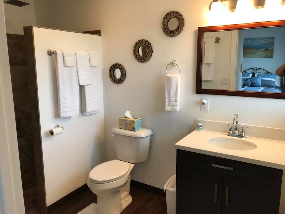 inn 204 bathroom.jpg