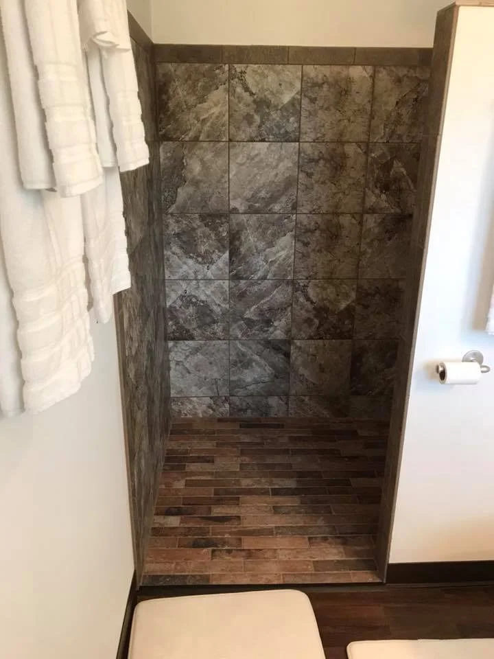 inn 204 shower1.jpg