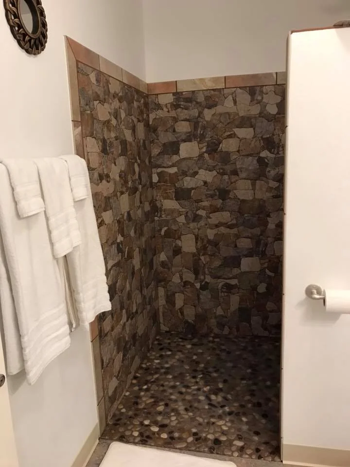 inn 205 shower1.jpg