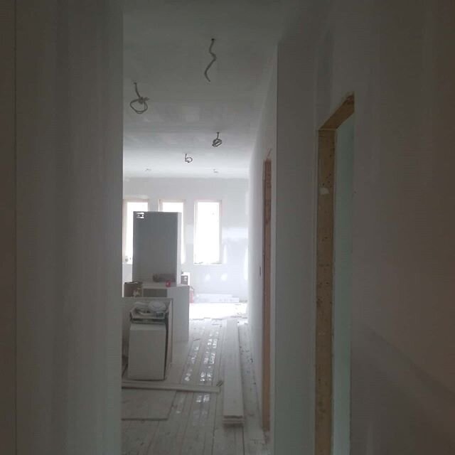 Let there be dust! Our 3 story condo project in High Park is drywalled and we are getting it ready for the painters.
#dustmask #primertime #custombuilthomes