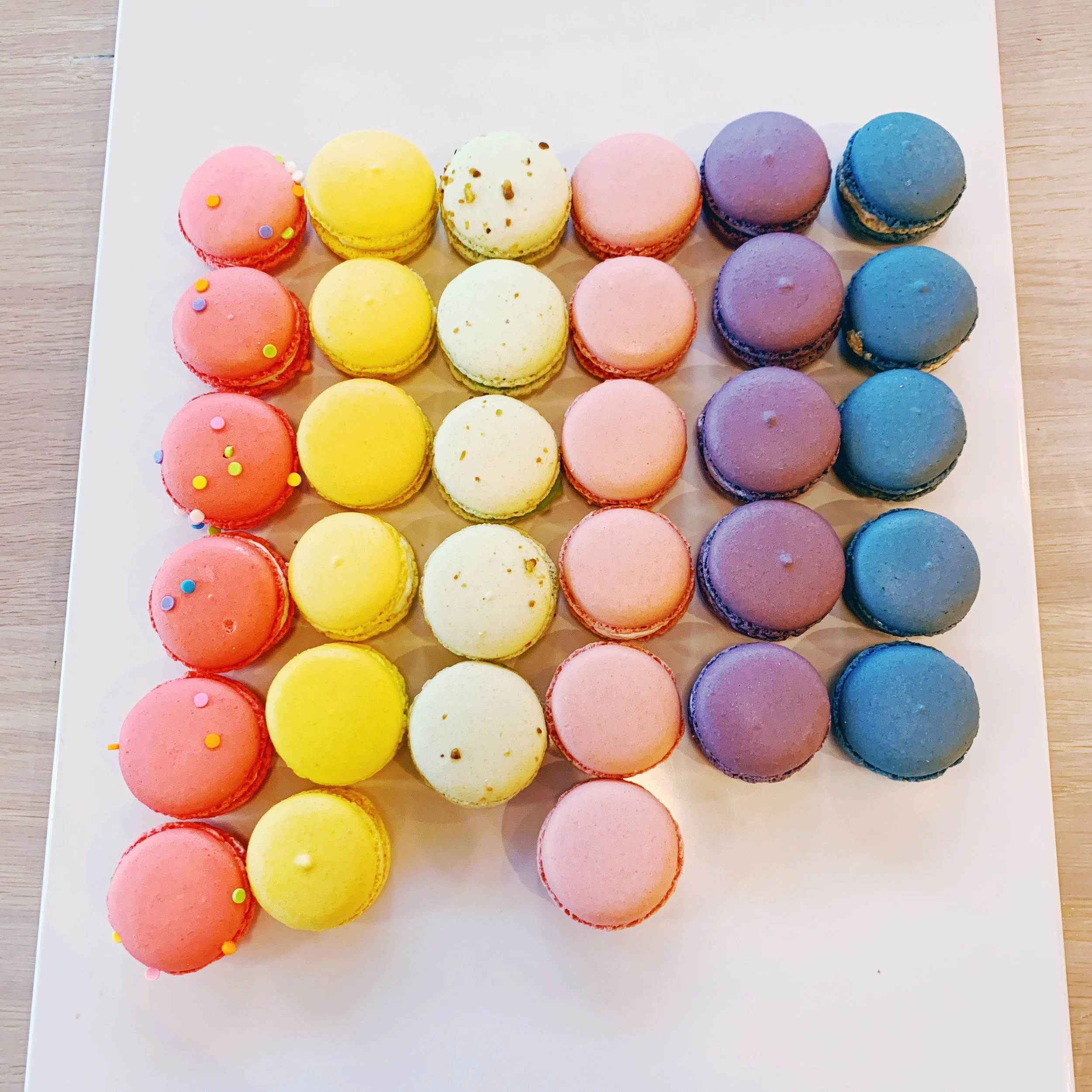 Pump up the macaron volume! Which flavor of the rainbow is your favorite? They’re all delicious, but there’s something extra special about the pistachio and earl grey!