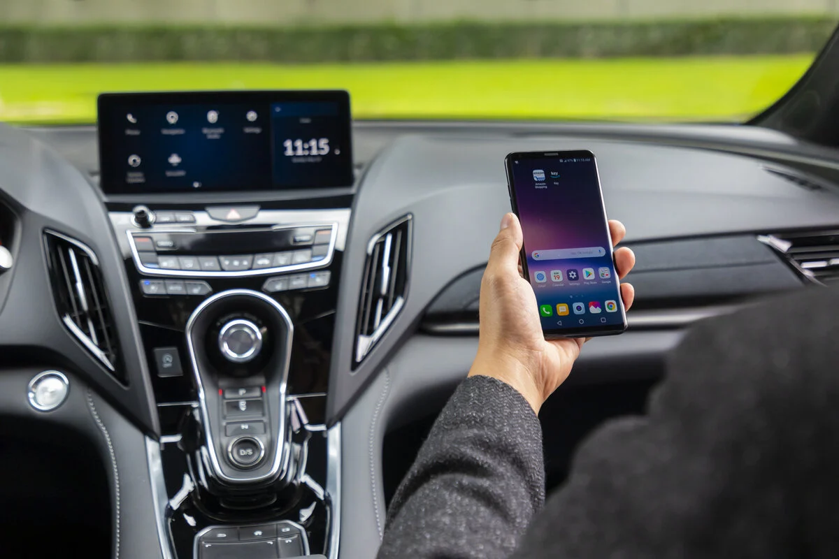 Get packages delivered using the Key by Amazon In-Car delivery services. Talk about the ultimate convenience with this posh SUV with a sweet budget. 📸 Photo Credit: Acura