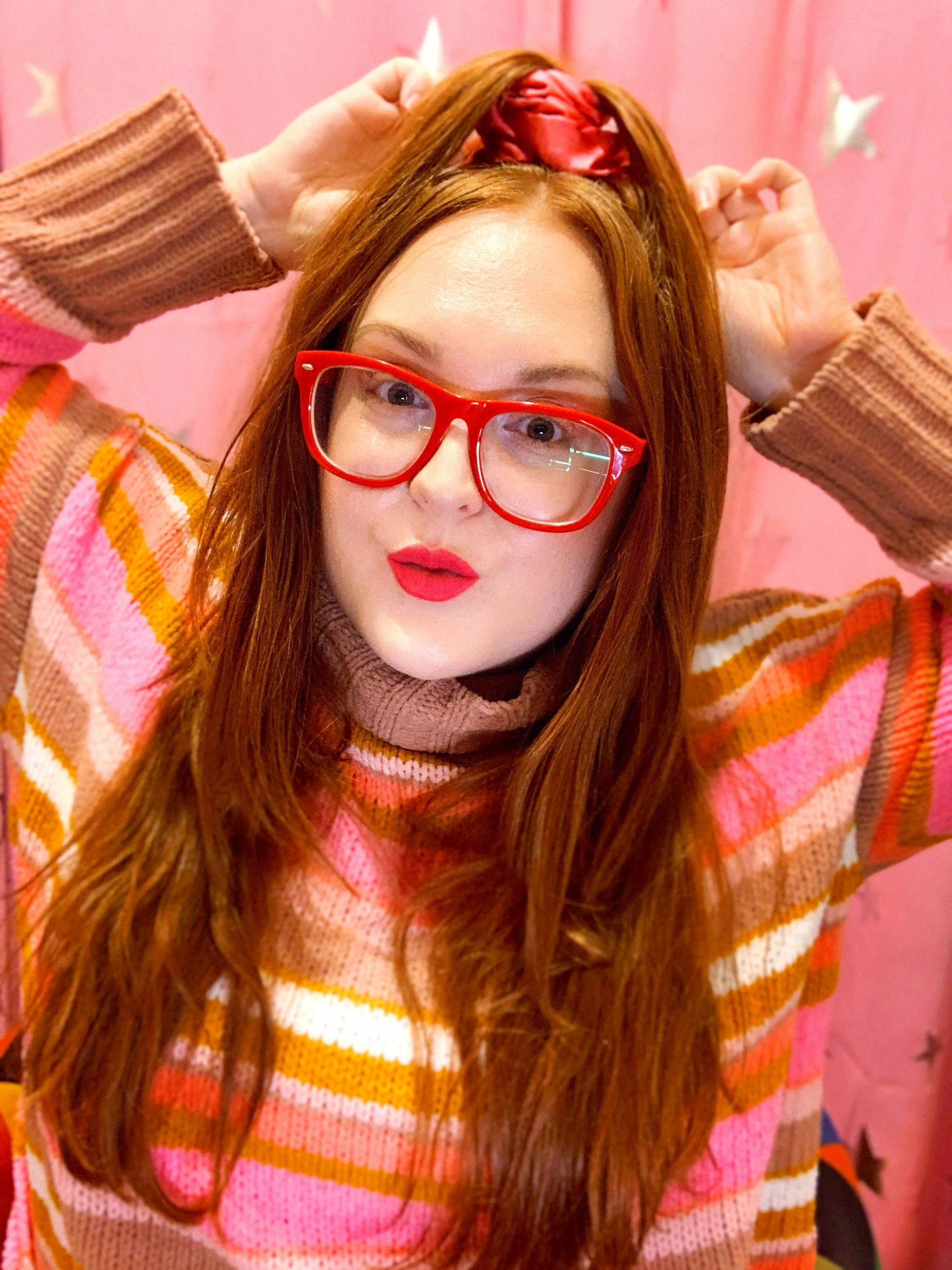 Kisses for 2020! Let’s claim that good energy. (Digging my colorful look? I’m enjoying it!)