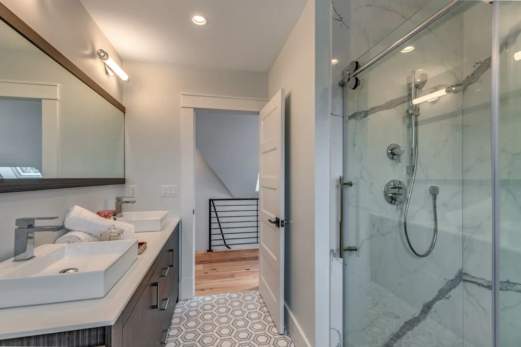 32_Bathroom-6.jpg