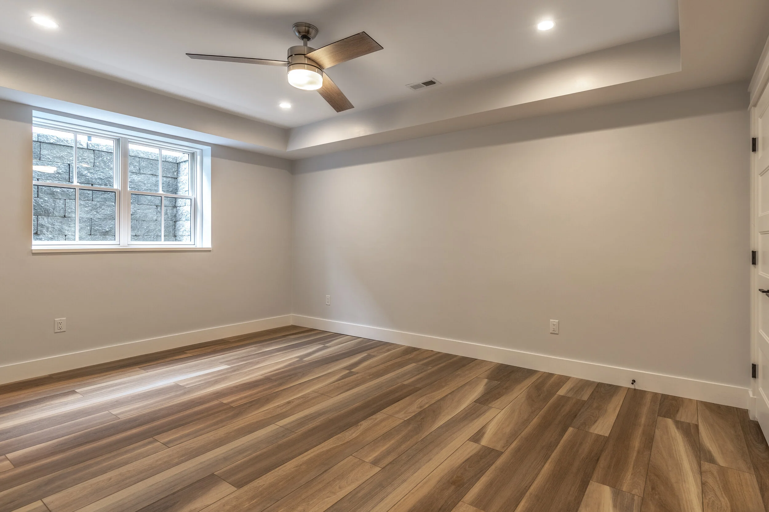 27_Bedroom-5.jpg