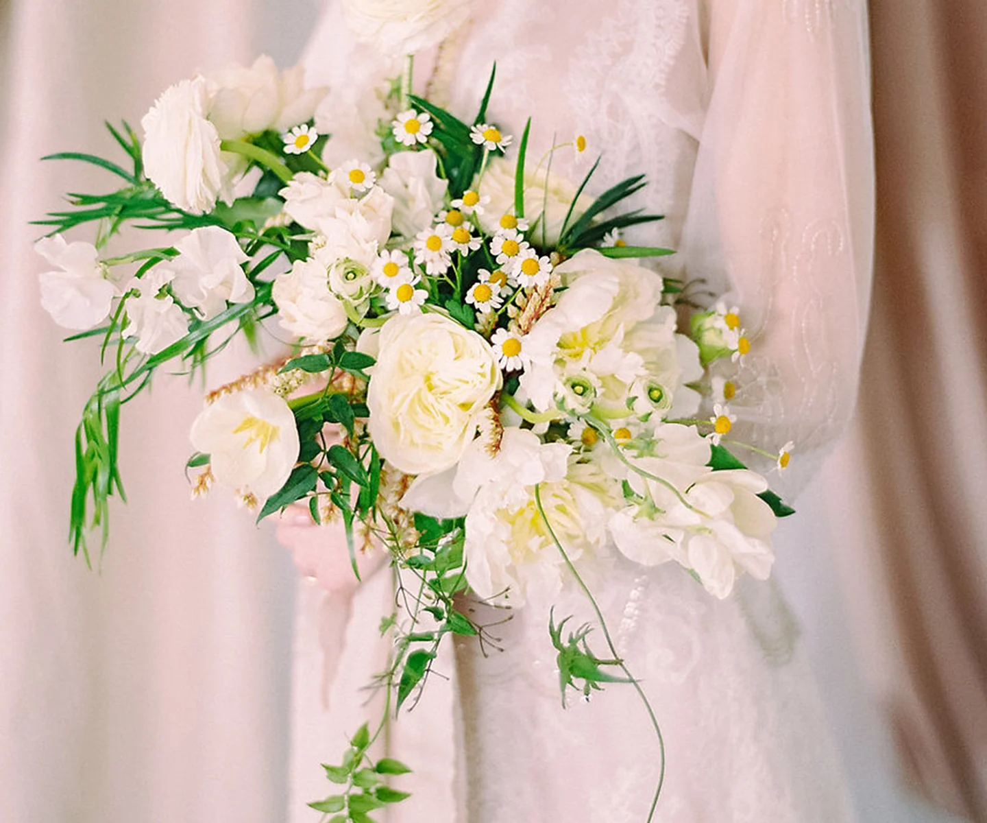 Bridal Bouquet Inspiration for Spring: 12 of the Prettiest Bouquets We've Seen This Spring in Alberta and the Rockies -Fall For Florals on The Bronte Bride