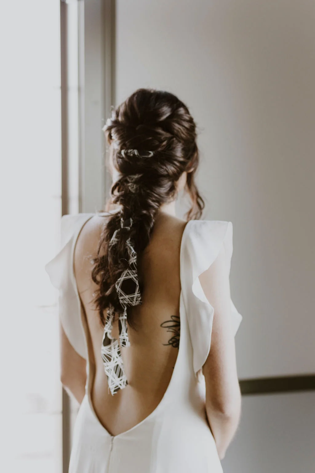 La Mariée Moderne - Styled Bridal Shoot at Crestmont Hall in Calgary, Alberta - on the Bronte Bride Blog