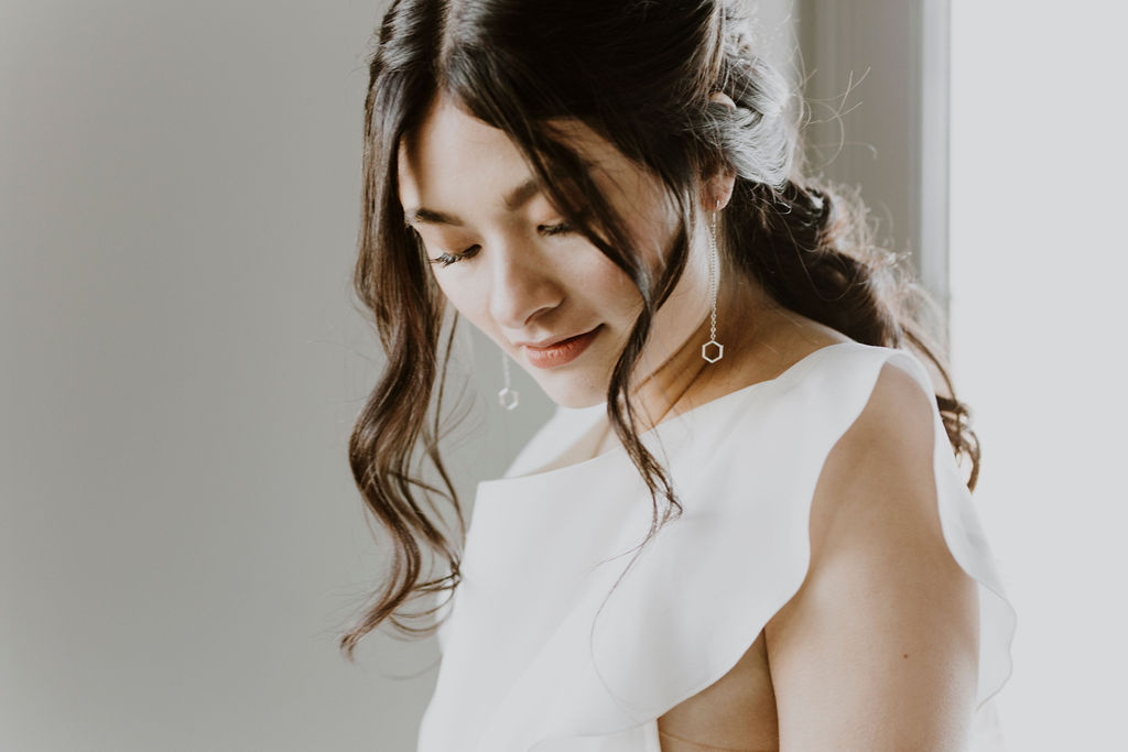 La Mariée Moderne - Styled Bridal Shoot at Crestmont Hall in Calgary, Alberta - on the Bronte Bride Blog