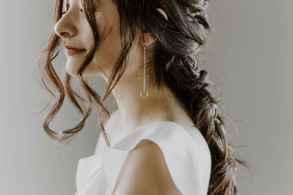 La Mariée Moderne - Styled Bridal Shoot at Crestmont Hall in Calgary, Alberta - on the Bronte Bride Blog