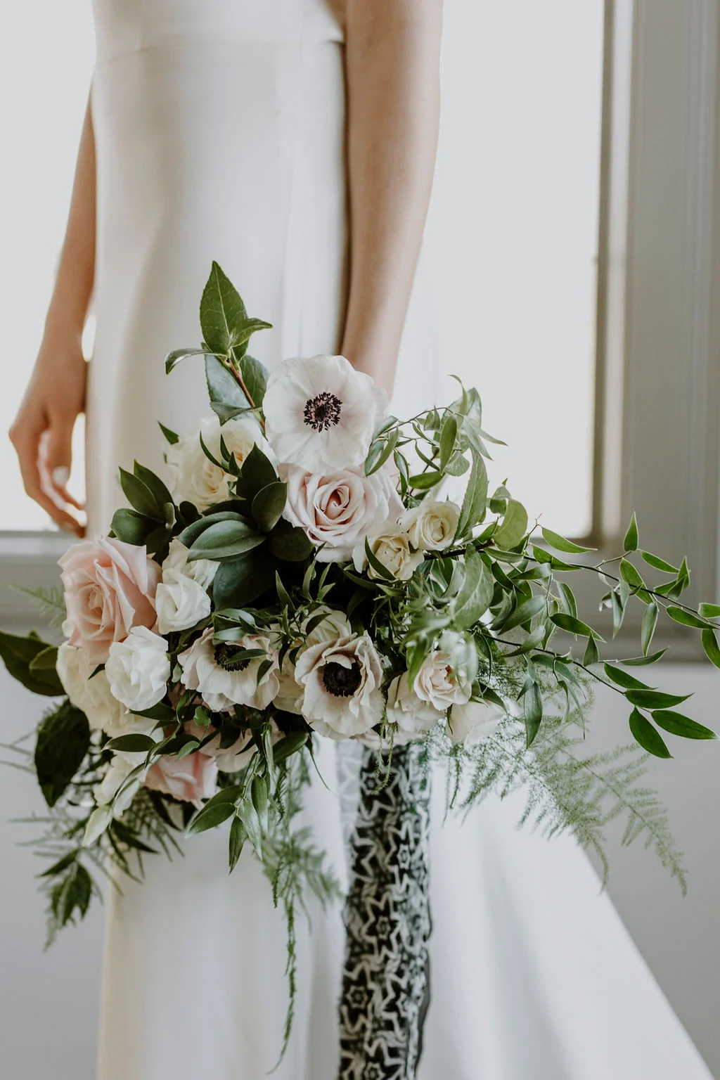 La Mariée Moderne - Styled Bridal Shoot at Crestmont Hall in Calgary, Alberta - on the Bronte Bride Blog