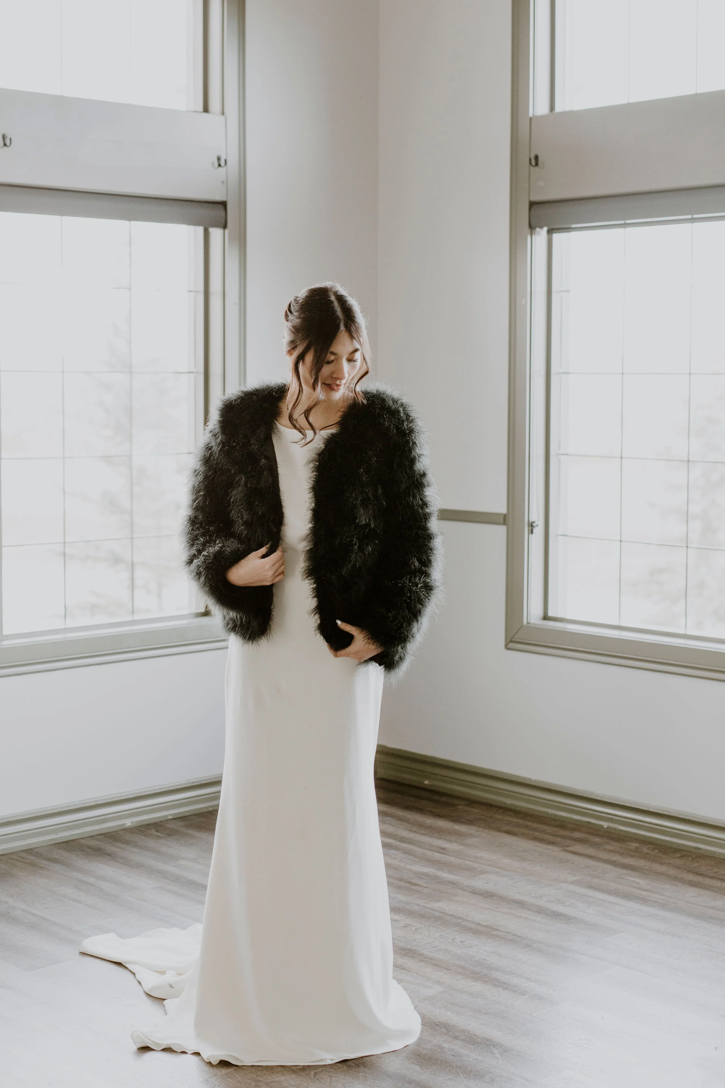 La Mariée Moderne - Styled Bridal Shoot at Crestmont Hall in Calgary, Alberta - on the Bronte Bride Blog