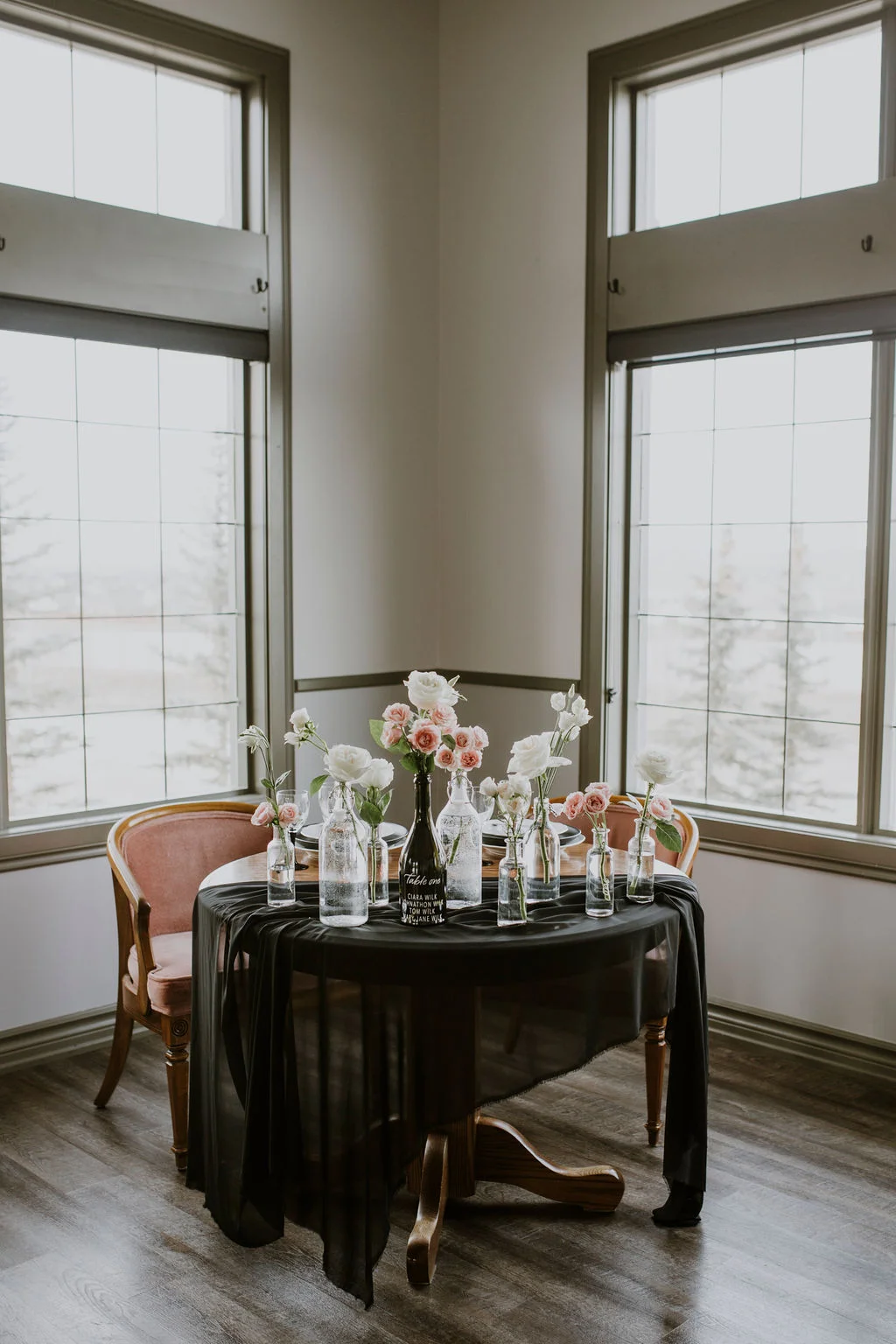 La Mariée Moderne - Styled Bridal Shoot at Crestmont Hall in Calgary, Alberta - on the Bronte Bride Blog