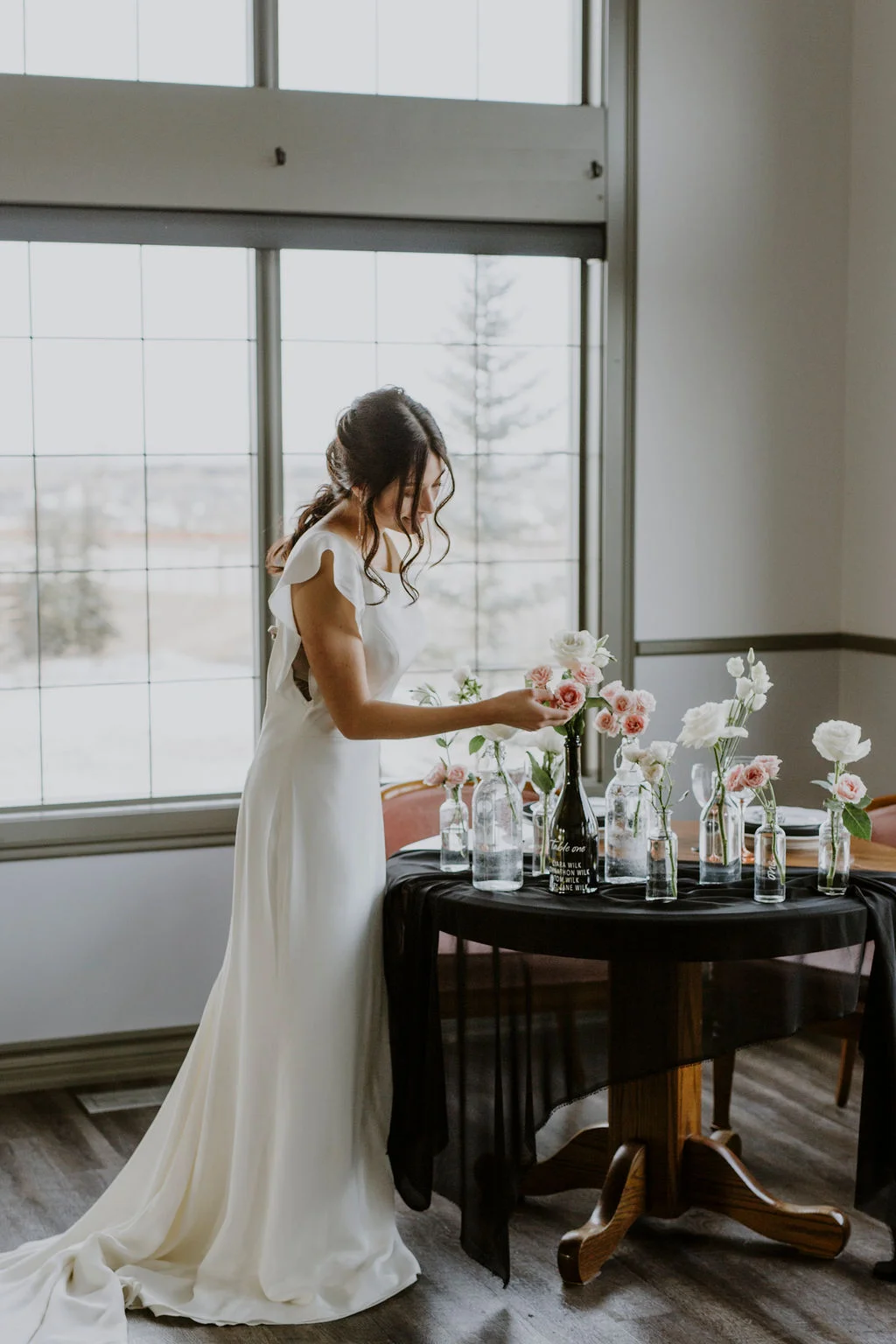 La Mariée Moderne - Styled Bridal Shoot at Crestmont Hall in Calgary, Alberta - on the Bronte Bride Blog