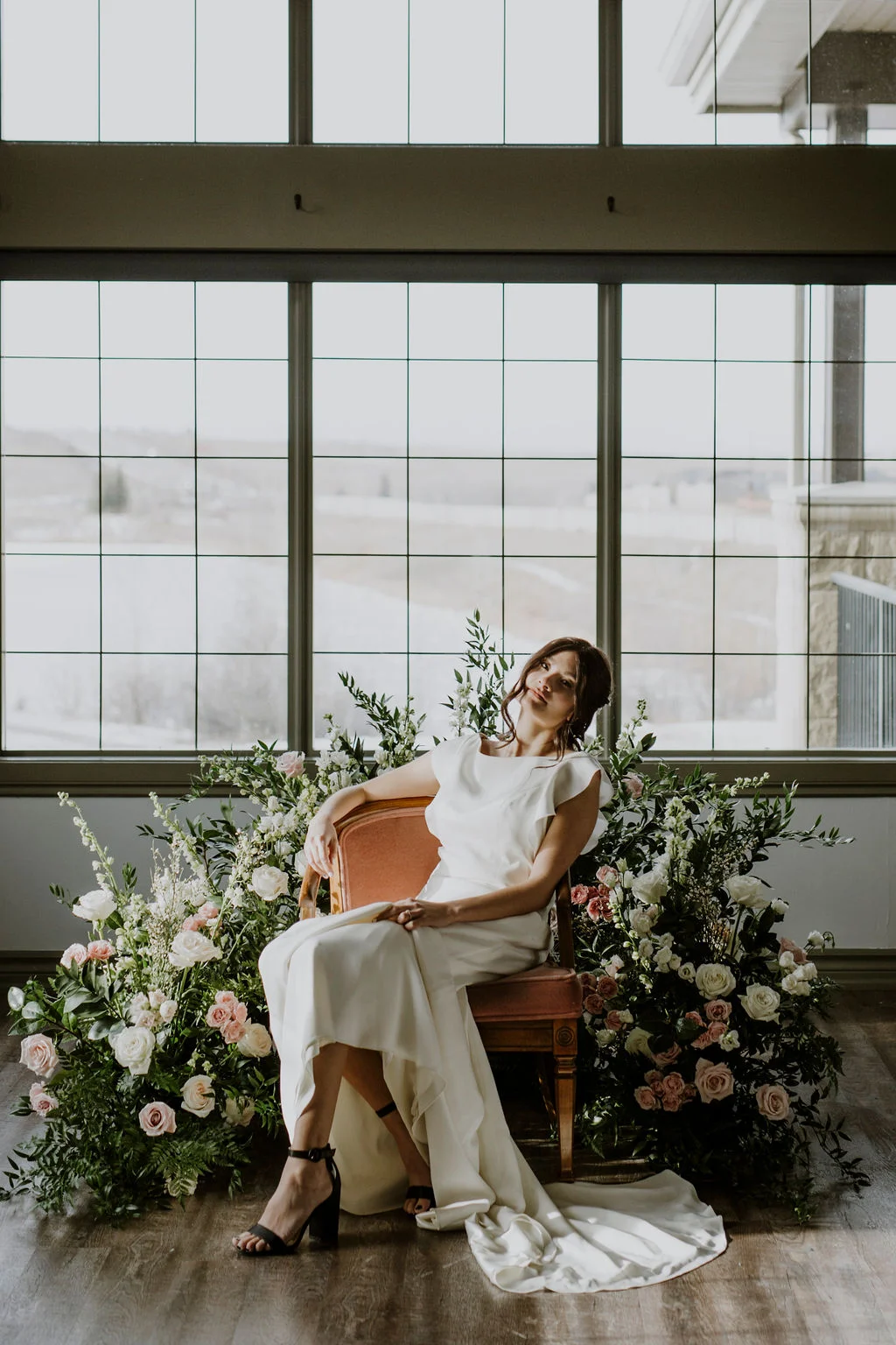 La Mariée Moderne - Styled Bridal Shoot at Crestmont Hall in Calgary, Alberta - on the Bronte Bride Blog