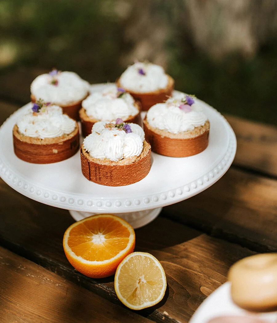 10 Wedding Hairstyles for the Classic Bride // Let's get Local