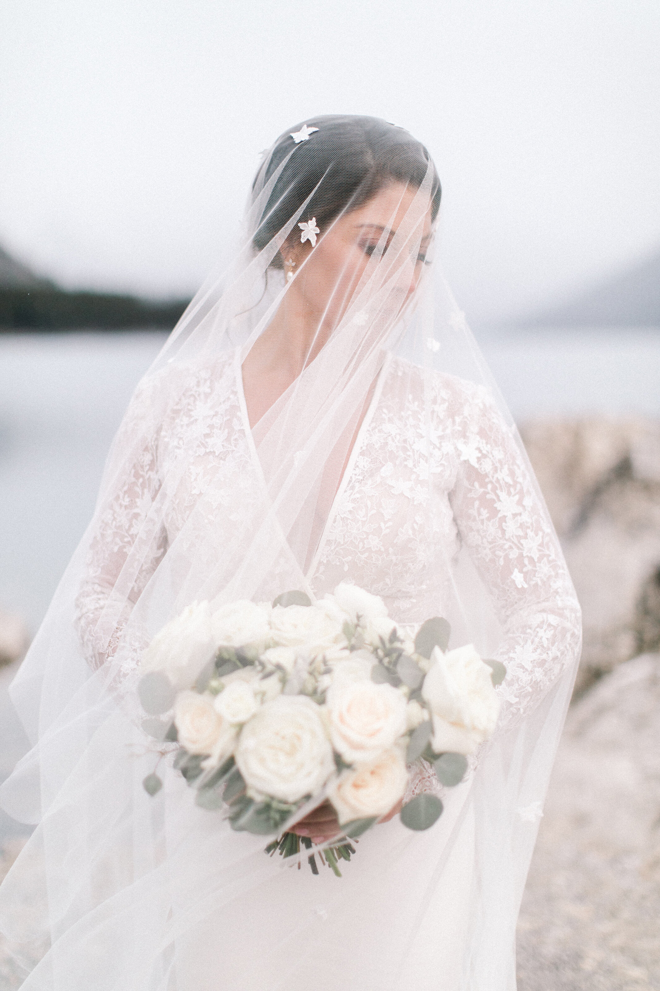 A Winter Mountain Wedding at Banff Springs Hotel // Torsten & Nina - on the Bronte Bride Blog